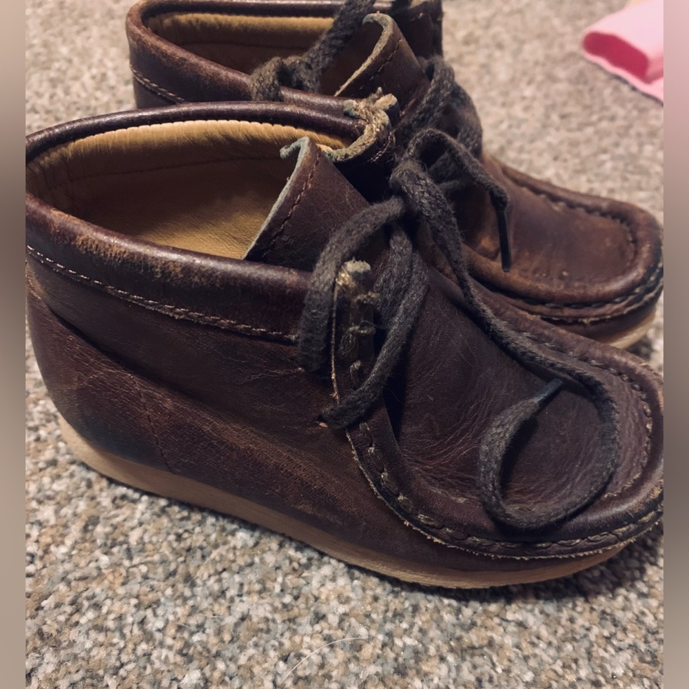Clarks Wallabees size 6.5